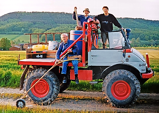 Mit dem Unimog und Kalkspuren wurden früher die Streckenabschnitte markiert. FOTO: HERMANN STEINBACH