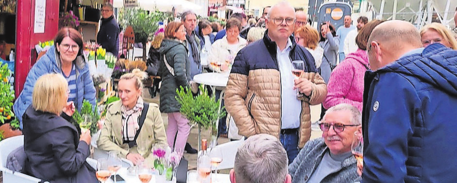 Auch ein guter Tropfen Wein ist im Angebot. FOTOS: DIRK MÜLLER