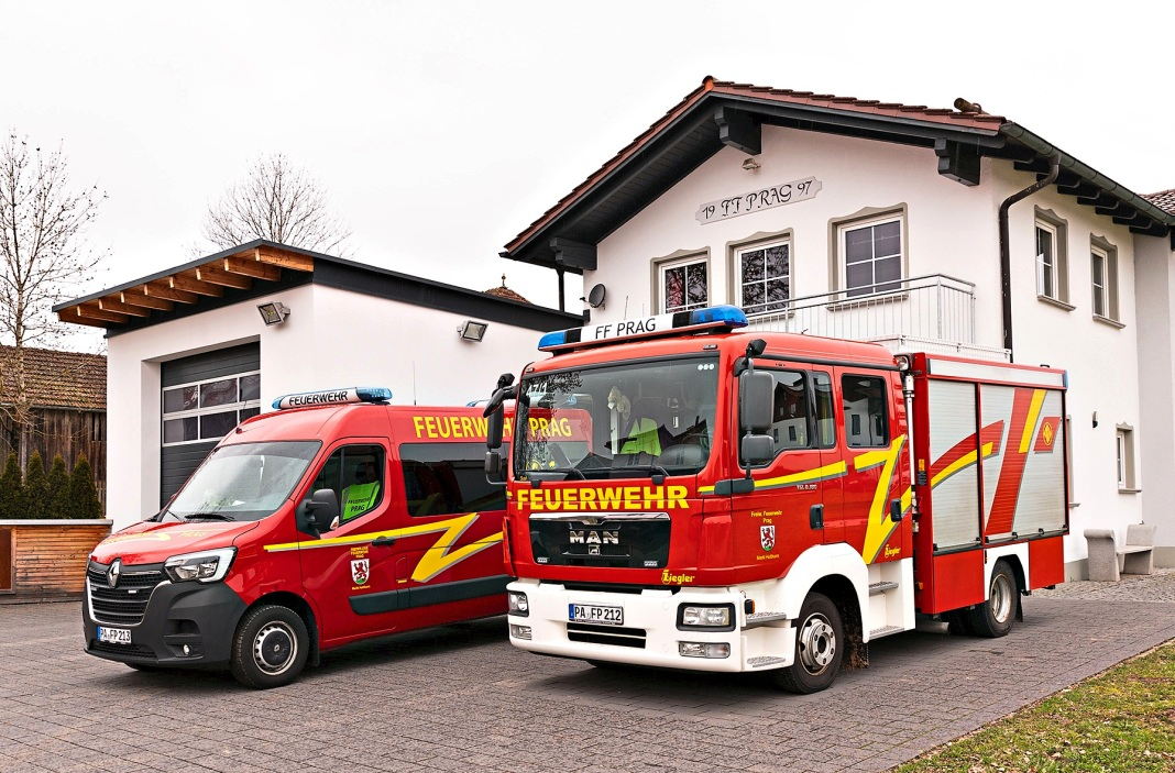 Das Feuerwehrgerätehaus mit modernem Löschfahrzeug und MTW - für die Zukunft bestens gerüstet.