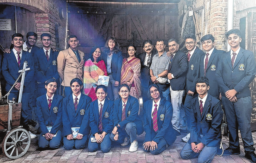 Besuch aus Indien: Eine Schulklasse besuchte u.a. den Richart-Hof. Foto: Gerda Graßmann/Stadt Nauen