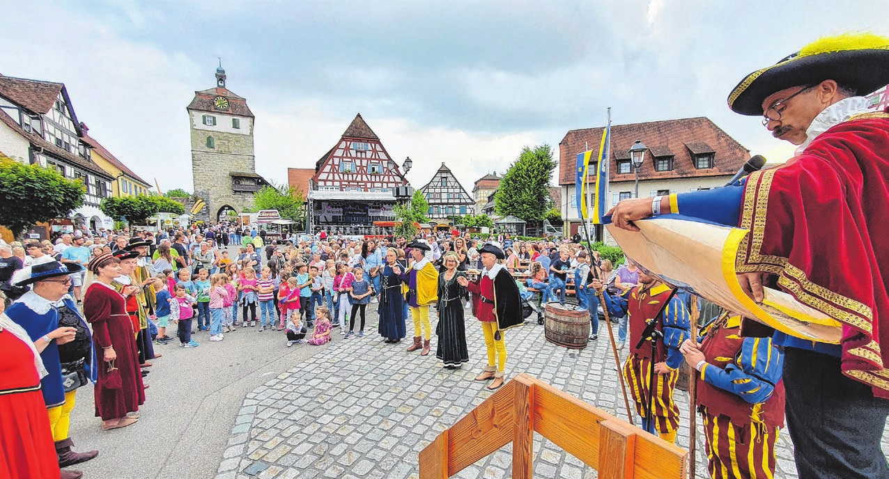 Der Herold eröffnet das Fest. Foto: Archiv/Oliver Färber