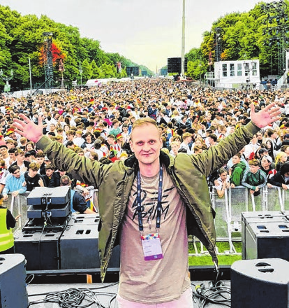 Von der Fanmeile auf die Festwiese - Produzent und DJ DEEPAIM heizt am Freitag ein. Foto: Patrick Kretschmer