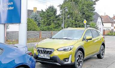 Das Foto zeigt einen Subaru XV e-Boxer 2 in der Farbe Plasma Yellow Pearl, einen der Vorführwagen des Autohauses FOTO: POT