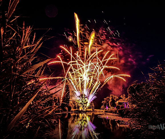 Montagabend wird ein großes Feuerwerk gezündet.