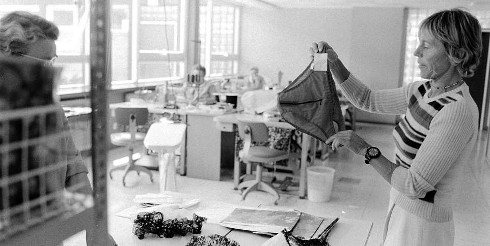 Unternehmerin Beate Uhse in jüngeren Jahren mit einer Dessous-Kollektion. FOTO: IMAGO IMAGES/POND 5 IMAGES