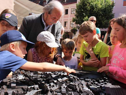 Magnus Peresson weiß jede Menge über die Stadt Füssen. Bei den Ferien mit der AZ nimmt er die Kinder mit auf eine Stadtführung und ins Hohe Schloss. Foto: Alexandra Decker