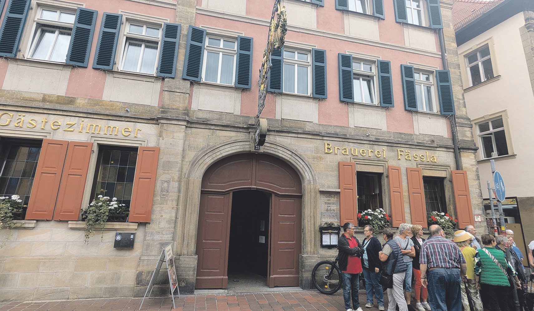 Das Fässla-Stammhaus: ein magnetischer Anziehungspunkt für Bierfreunde in der Oberen Königsstraße Foto: Bertram Wagner