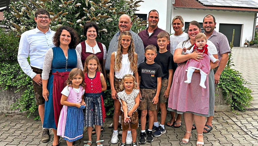 Die Festwirtsfamilie Hilz freut sich auf Ihren Besuch.