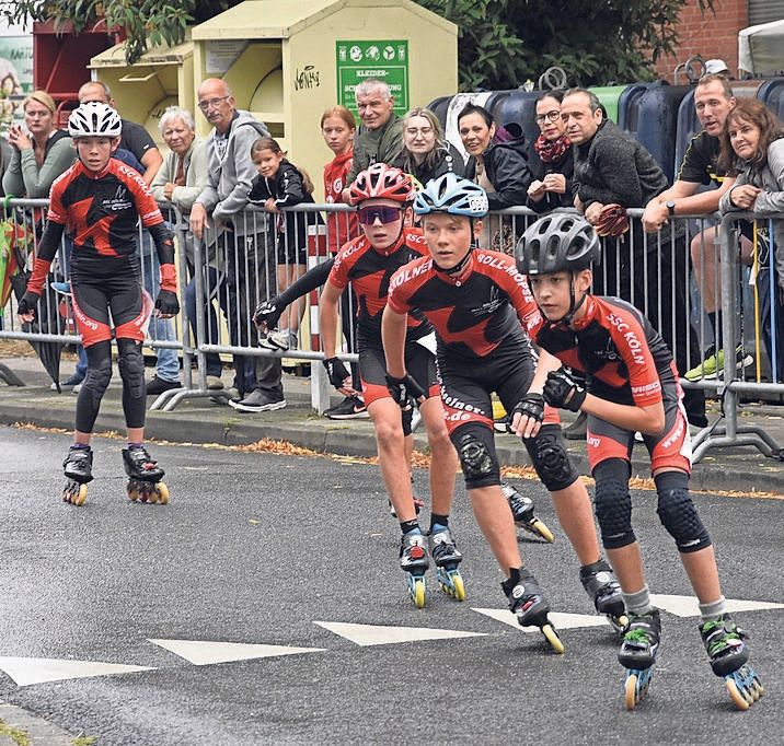 Mit Speed durch die Kurve - der Inliner-Lauf ist Teil des Westdeutschen Speedskating Cups. FOTO: IRMGARD RÖHSELER