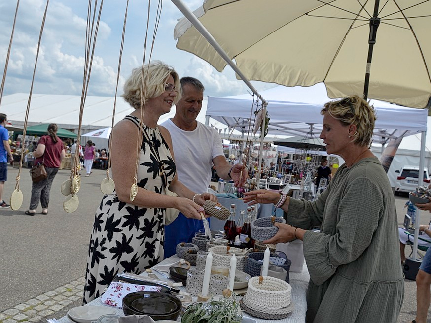 Der Handgemacht-Markt lockt mit vielen attraktiven Angeboten. FOTO: CHRISTIANE SAHLI