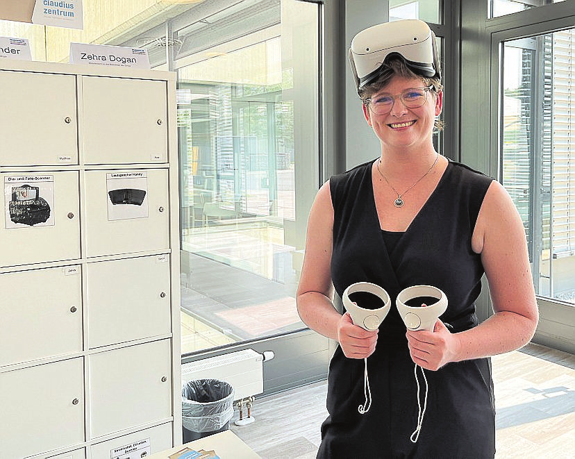 In der Bibliothek der Dinge kann man sich zum Beispiel eine VR-Brille ausleihen. Cosima Nellen ist die Ansprechpartnerin.