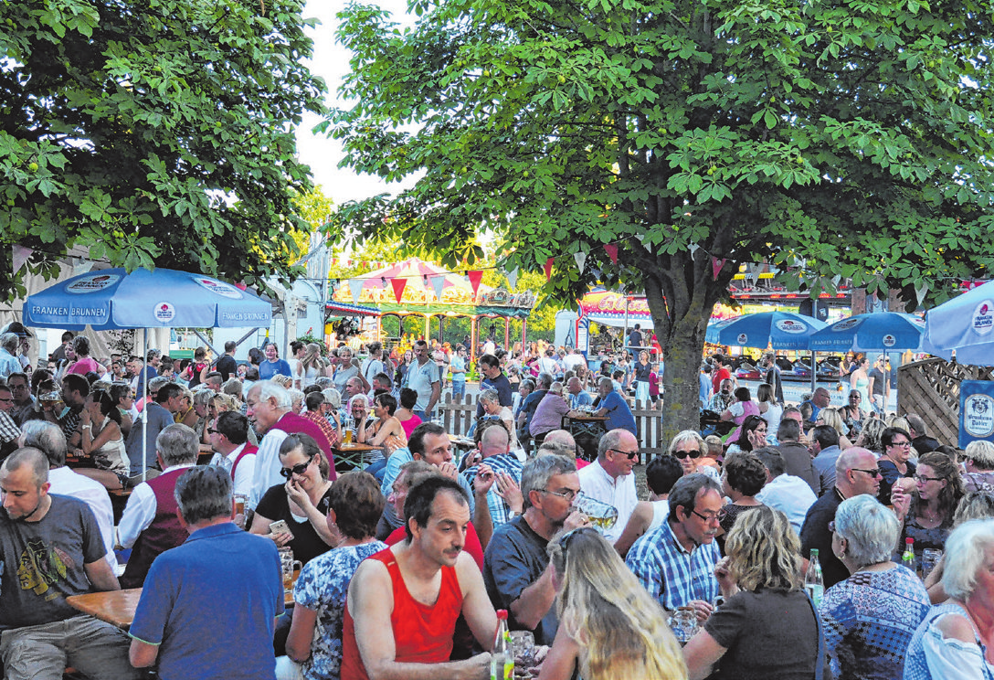 Montag ist traditionell Seniorentag auf der Kirchweih in Bad Windsheim. Abgestimmte und ermäßigte Angebote locken ins Festzelt und in den Biergarten.