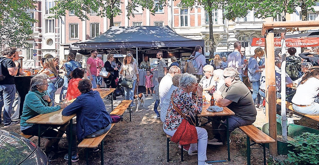 Geselligkeit, mit Freunden und Nachbarn klönen, das wird beim Alleenfest ganz groß geschrieben.