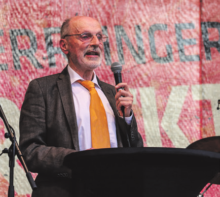 Dr. Walter Gienger von der GCGruppe, besonderer Ehrengast beim Jubiläumsfest, bei seinem Grußwort.