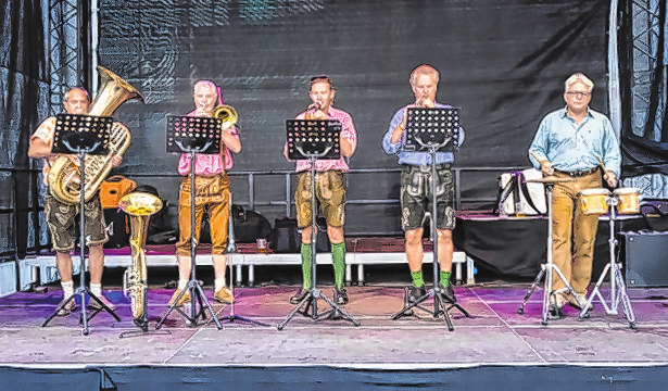 Edelmetall Brass Quartett: Ein Quartett mit fünf Musikern, ja das geht: Die„Edelmetaller“ interpretieren bekannte Lieder neu im Brass-Sound. Foto: cityfoto.at/Wilfried Skledar