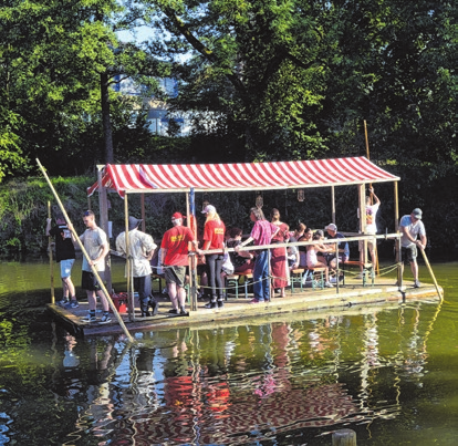 Die Limpurger Flößerzunft bietet Floẞfahrten an. FOTO: PRIVAT