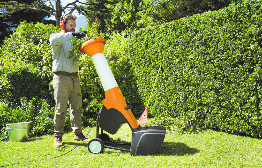 Mit dem richtigen Gartenhelfer geht die Arbeit schneller vonstatten. Foto: DJD/Stihl