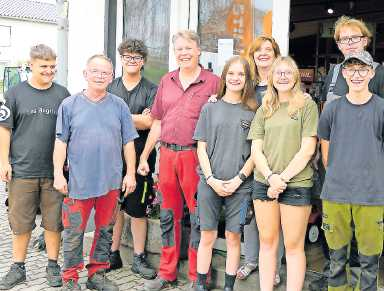 Das Team von Wetzel Land- und Gartentechnik. FOTO: POT