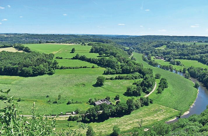 Vom Falkenfelsen bietet sich ein traumhafter Blick auf die Ourthe.