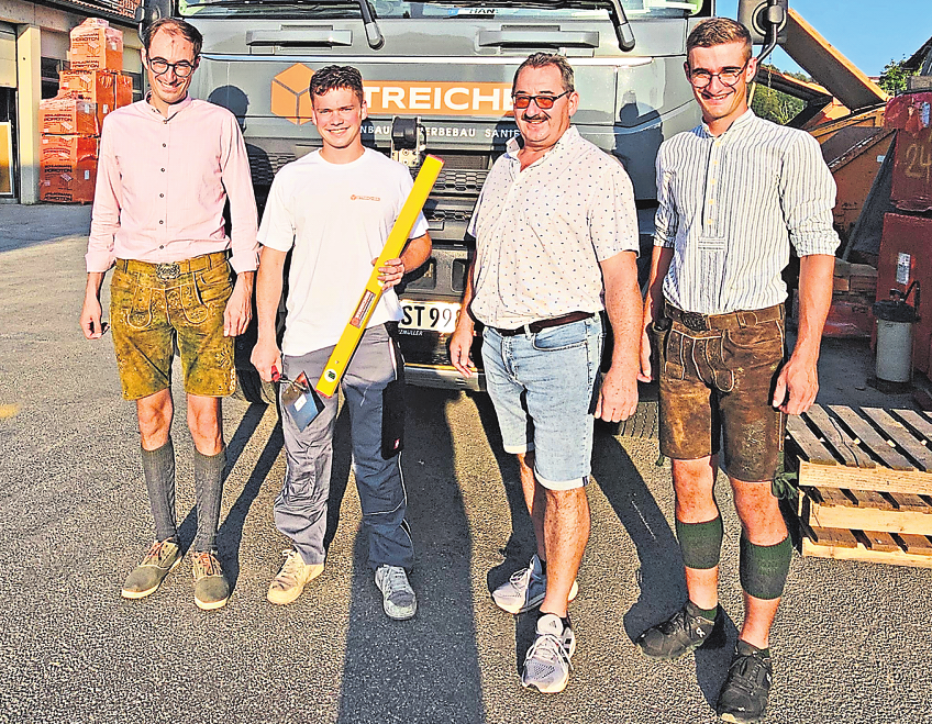 Ein starkes Team für den Hochbau: v.l. Markus Streicher, Luke Knoll, Georg Streicher und Tobias Streicher.