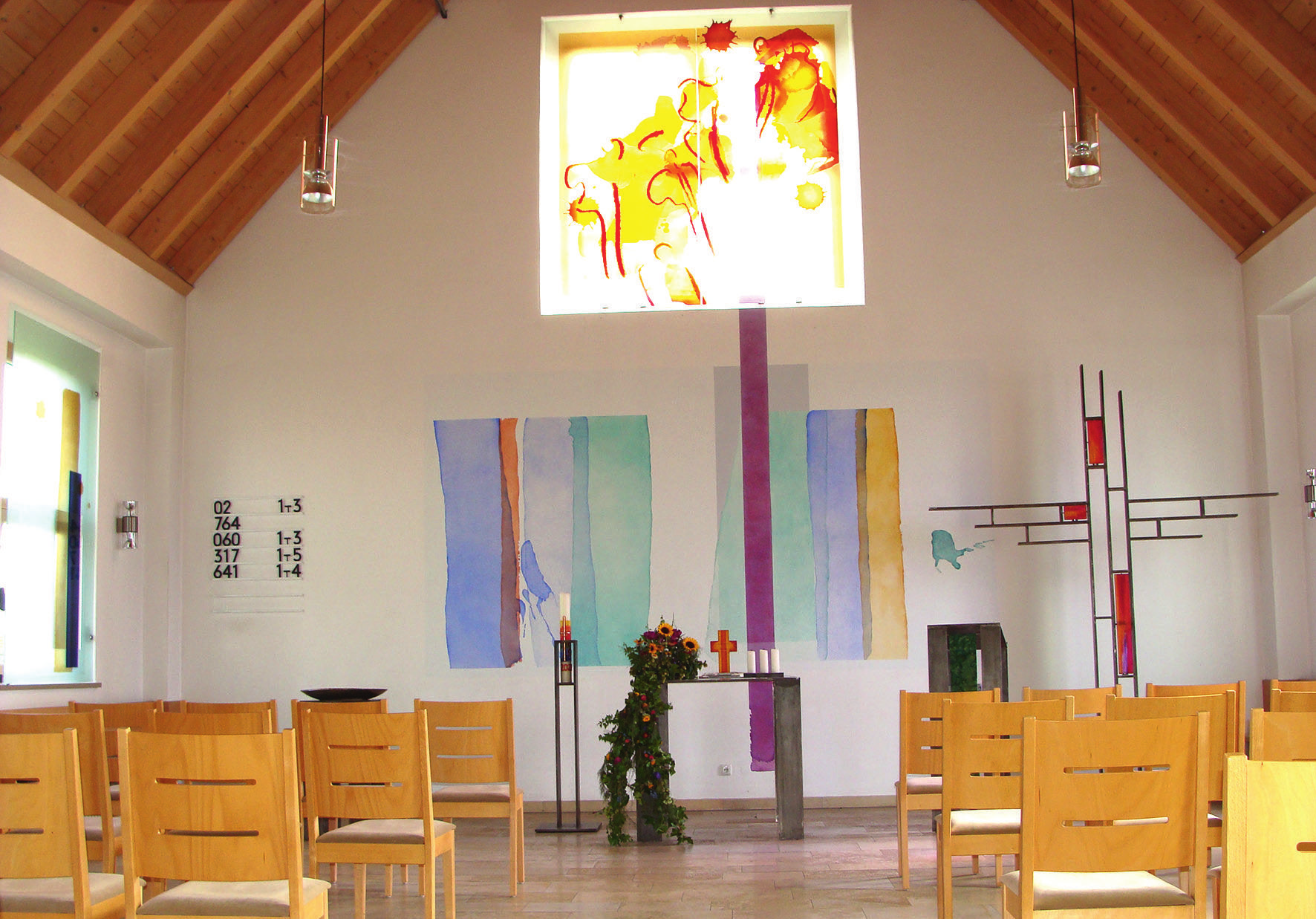 Die evang. Kirche St. Martin mit Gemeindezentrum wurde 2007 nach zweijähriger Bauzeit durch Landesbischof Dr. Johannes Friedrich eingeweiht. Viele Gemeindebürger halfen tatkräftig bei den Bauarbeiten mit. Die modernen Glasfenster und die Wandmalerei hat der Künstler Tobias Kammerer aus Rottweil entworfen und ausgeführt. Die Kirche ist mit einer umgebauten Orgel der berühmten Orgelmanufaktur Schuke aus Berlin ausgestattet und verfügt über 13 Register.