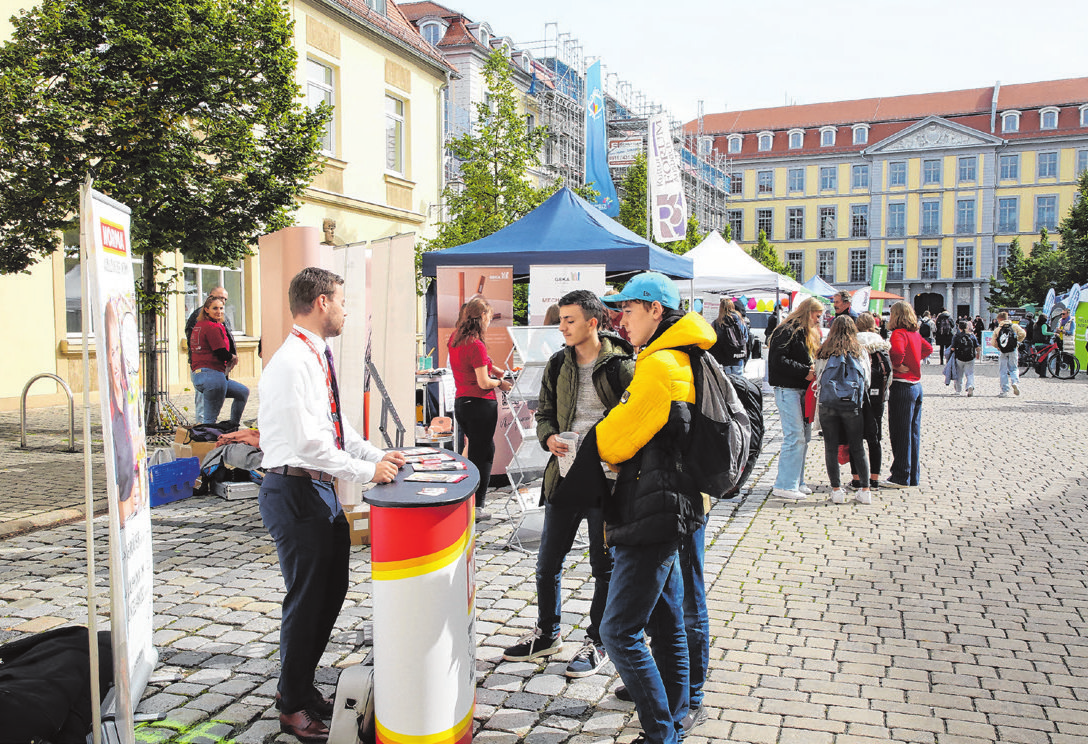 Die 78 Aussteller präsentieren insgesamt fast 200 verschiedene Ausbildungsberufe und duale Studiengänge. Je nach persönlicher Stärke ist also für alle etwas dabei.