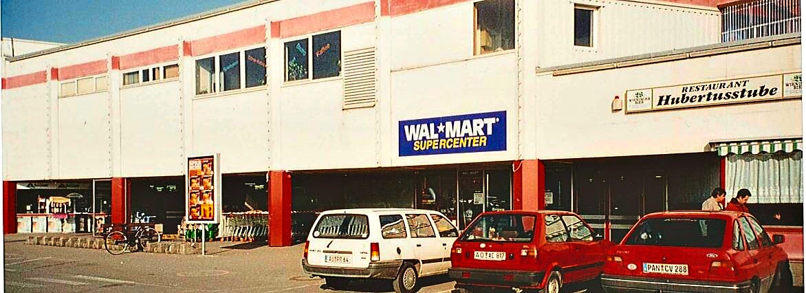 1997 übernahm WalMart die Interspar-SB-Warenhäuser in Deutschland und damit auch den Standort in Burghausen. Aber Walmart scheiterte und verließ den deutschen Markt bereits 2008 sangund klanglos und ohne nennenswerte Erfolge wieder.