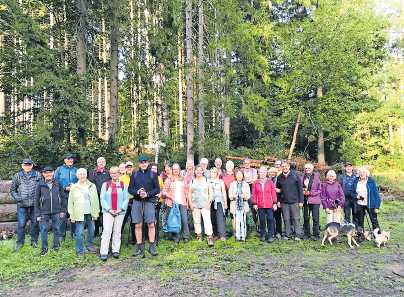 In der Gruppe und mit kundiger Führung: Wanderungen der Herbstwanderwoche. Foto: Tourist-Info Landstuhl