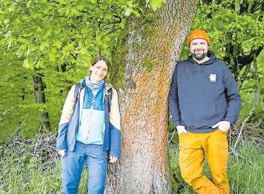 Gestalten einen der Pirminius-Erlebnistage: Bei der Tour mit Anne und Patrik Zäuner von "Natürlich Waldbaden" steht das Thema "Achtsamkeit in der Natur" im Mittelpunkt. Foto: privat