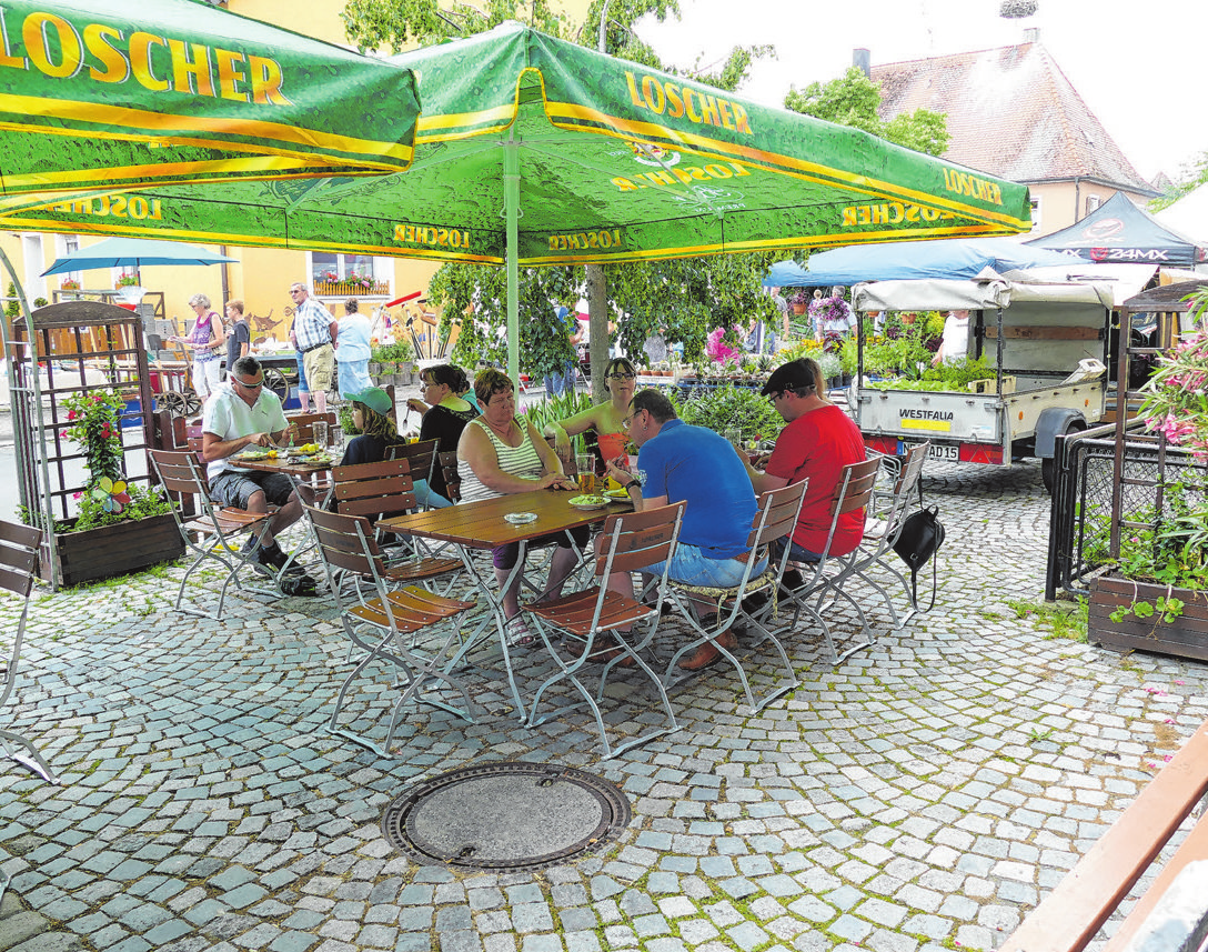 Um 14 Uhr startet der Kerwaumzug mit den Missgeschicken aus dem vergangenen Jahr. Mit viel Liebe zum Detail sind die Wagen vorbereitet. Foto: Siegfried Maier