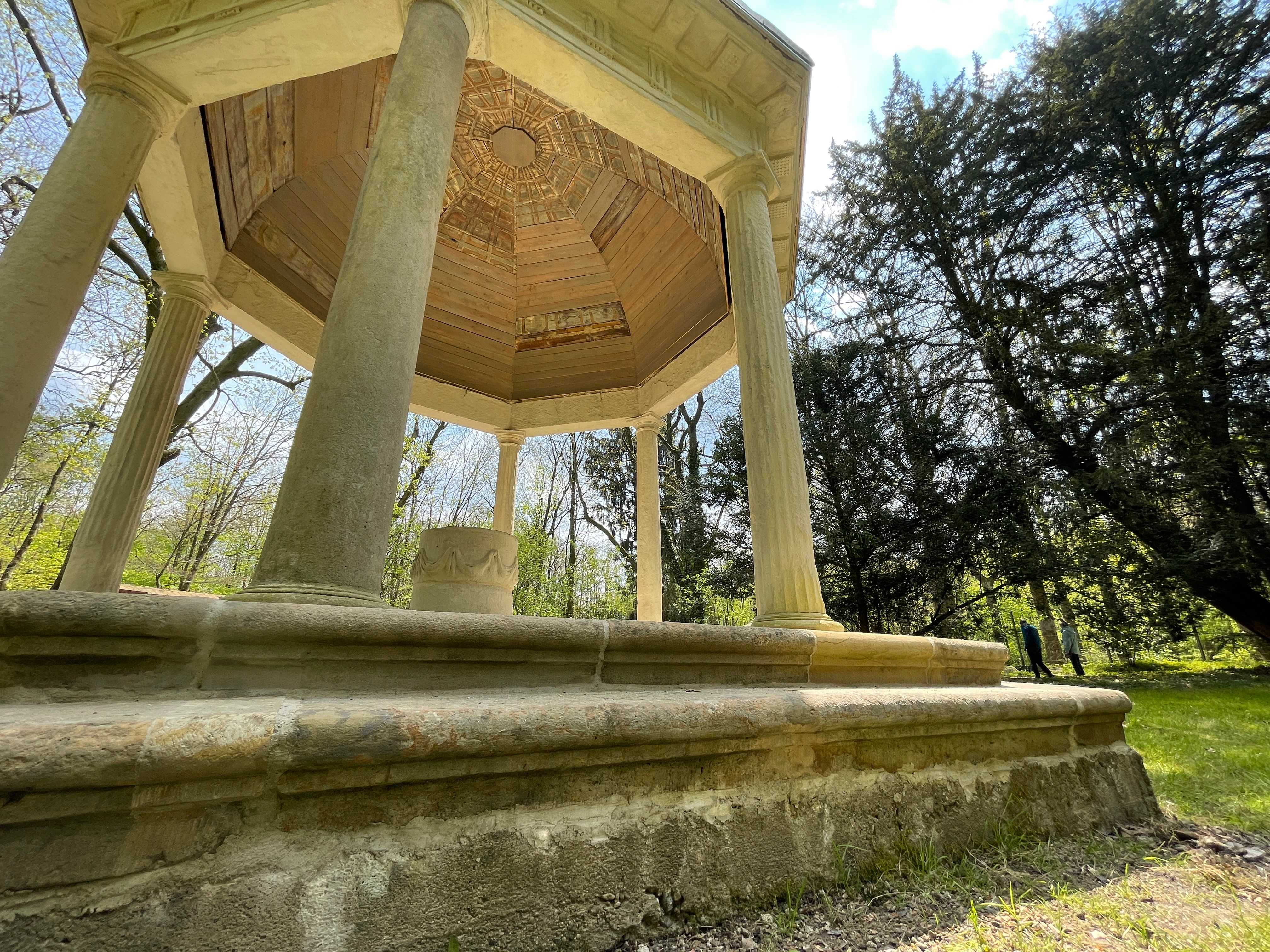 Der Tempel der Ruhe im Bodelschwingher Wald bietet einen mystischen Anblick. FOTO TOBIAS WECKENBROCK