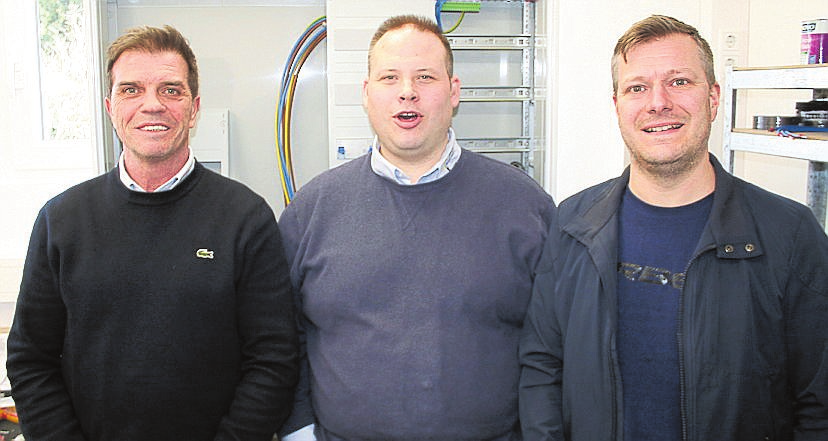 Obermeister Jan Neuhaus (Mitte), sein Stellvertreter Andreas Werner (l.) und Lehrlingswart Andreas Nienhaus (r.) bilden den Vorstand der Innung. FOTO PRIVAT