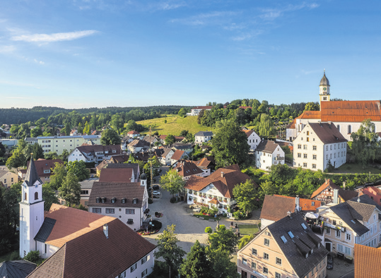 Wanderungen, Kneipp-Anwendungen und vieles mehr: Bad Grönenbach (o.) ist ein idylischer Ort der Erholung