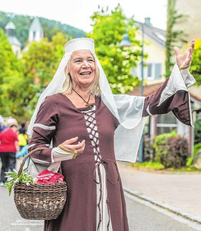 2023 eröffnete „Gräfin Berta von Boll“ zum letzten Mal die Berta-Tafel.