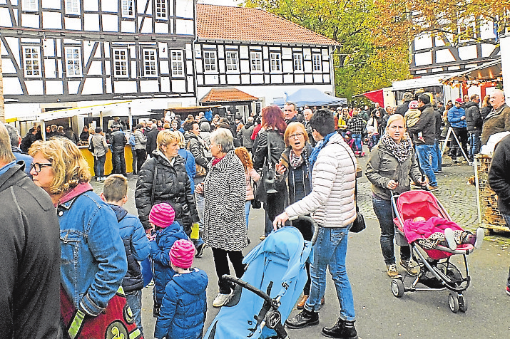 Budenzauber ist in Burghaun angesagt. Allerdings findet dieser nicht im Schlosshof, sondern am Marktplatz statt. Foto: sbt