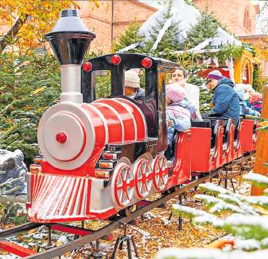 Bähnelfahrt in der Weihnachtsstadt FOTO: JÜRGEN RÖSNER/KME/GRATIS