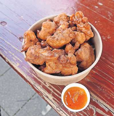 Lecker: Frittiertes Gemüse mit Soẞe. FOTO: BENNDORF