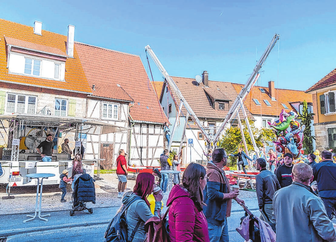 Die Kinder können sich auf Hüpfburg und Fahrgeschäfte freuen. Foto: PR/Werbering