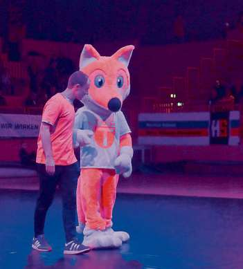 Die beiden stehen stellvertretend für alle ehrenamtlichen Helferinnen und Helfer, die die Sportgala zu einem Erlebnis für alle machen. Foto: TSG Tübingen