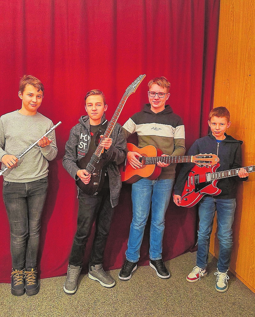 Ab dem 8. November probt die neue World Music Band wöchentlich. Für Instrumentalschüler der JKS ist die Teilnahme kostenfrei. FOTOS: JUGENDKUNSTSCHULE