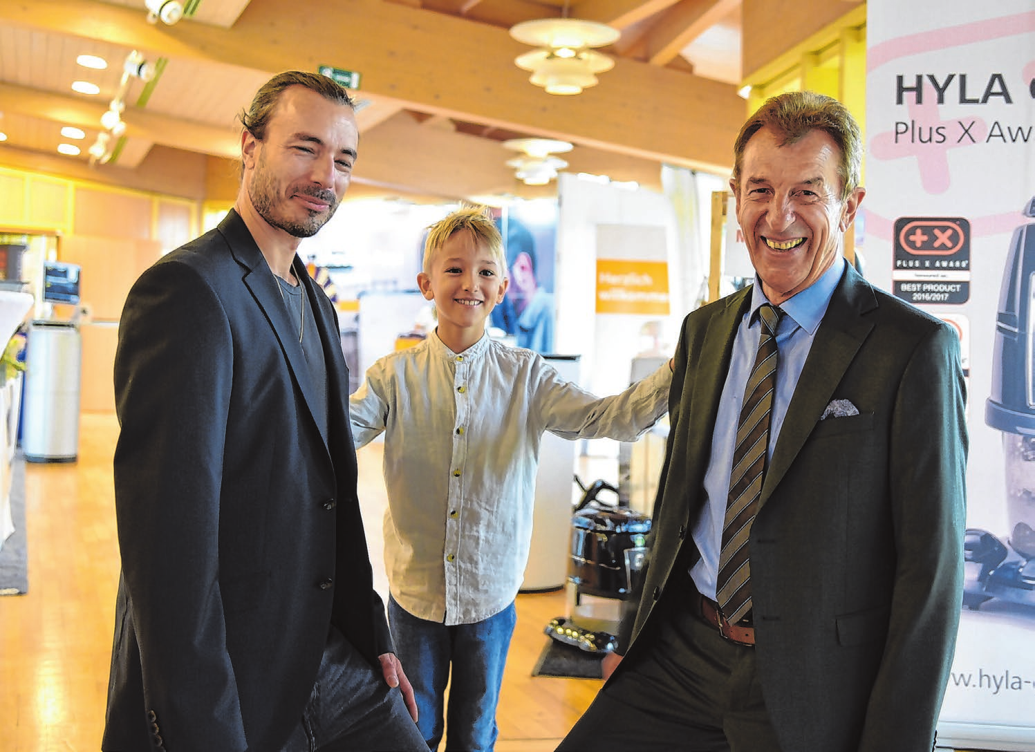 Die Messe Ehinger Special ist fest in Familienhand. Organisator Ewald Fröhlich mit seinem Sohn Ewald und auch der Enkel Ewald mischt bereits mit. Foto: Christina Kirsch