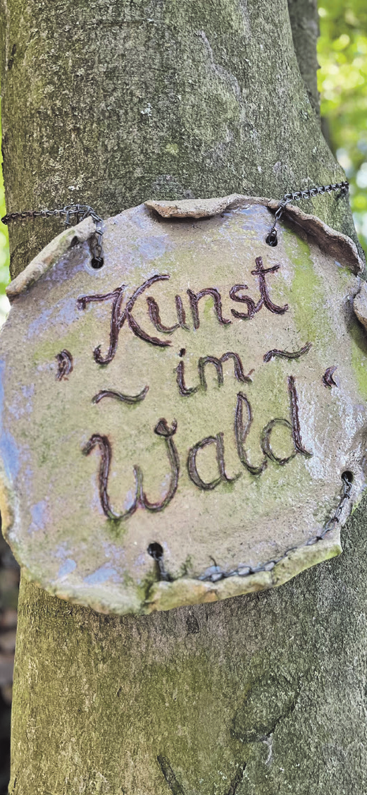 Der Kunst- und Kulturweg im Wald bei Eidengesäß ist ein beliebter Wanderweg.