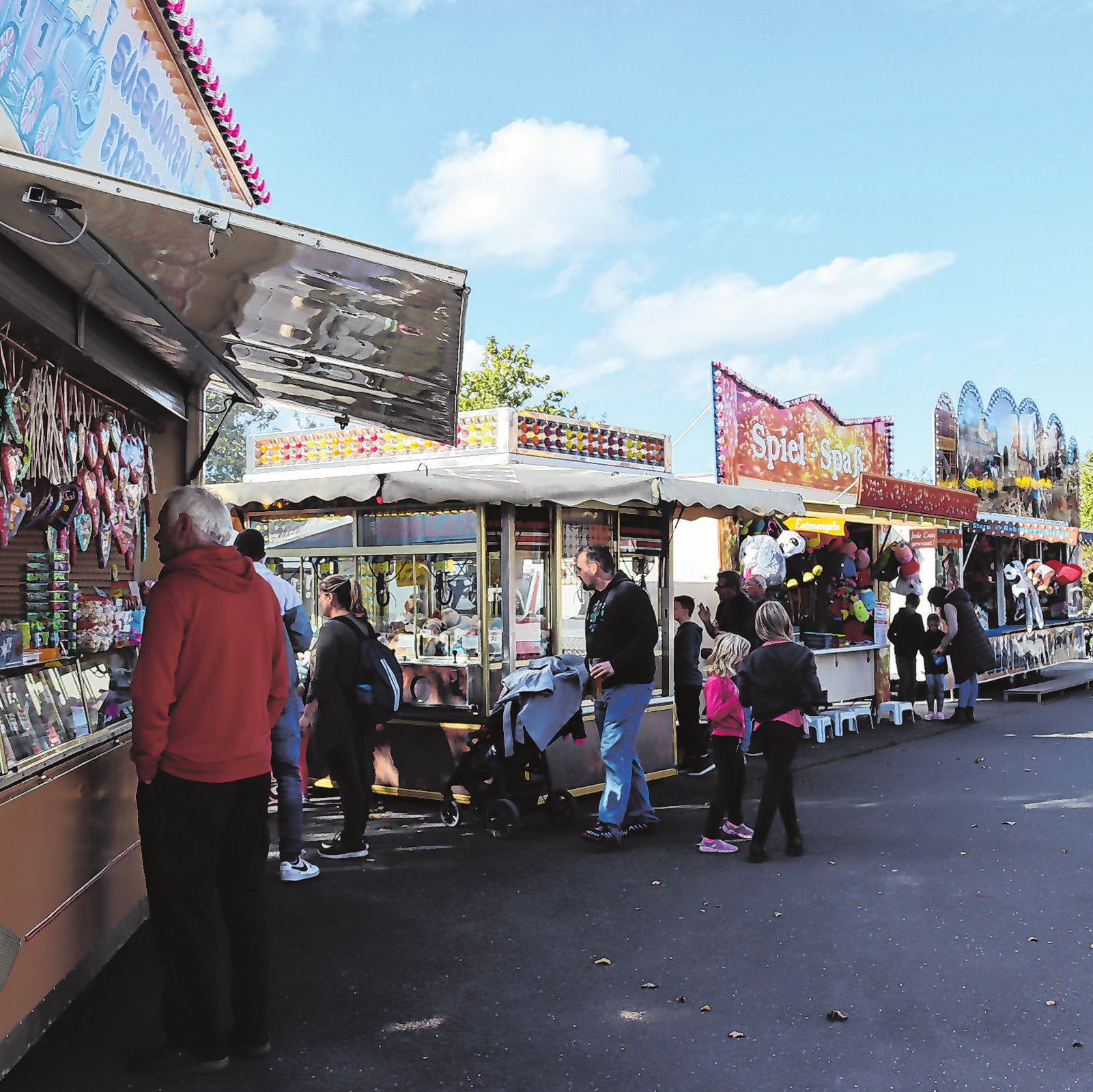 Auch auf dem Festplatz ist wieder jede Menge für Groß und Klein geboten. Die verschiedenen Attraktionen, garantieren Spaß für die ganze Familie. Schauen Sie vorbei und überzeugen Sie sich selbst!