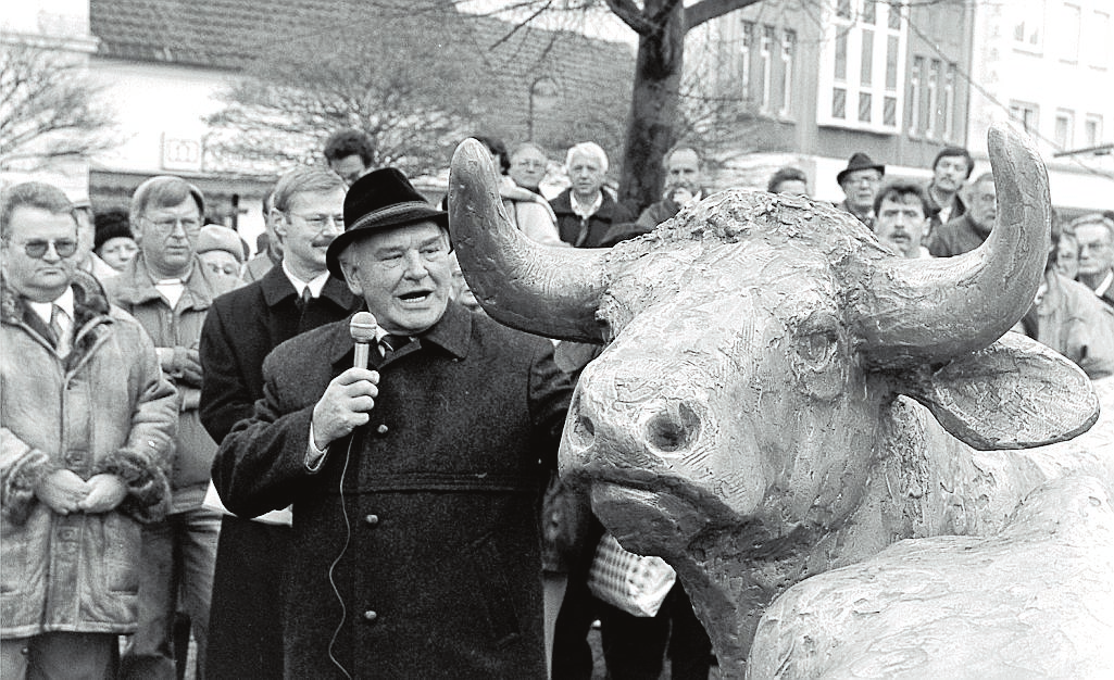 Selbstverständlich wurde der Ochsenzug feierlich eingeweiht - unter den Augen vieler Schaulustiger. FOTOS (A) GÜNTHER GOLDSTEIN