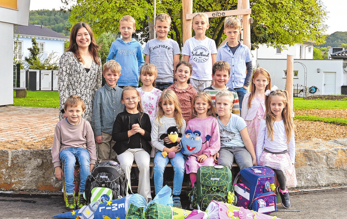 Grundschule Eutendorf-Ottendorf, Klasse 1a, Klassenlehrerin: Selina Schön Foto: Top-Fotografie Rau