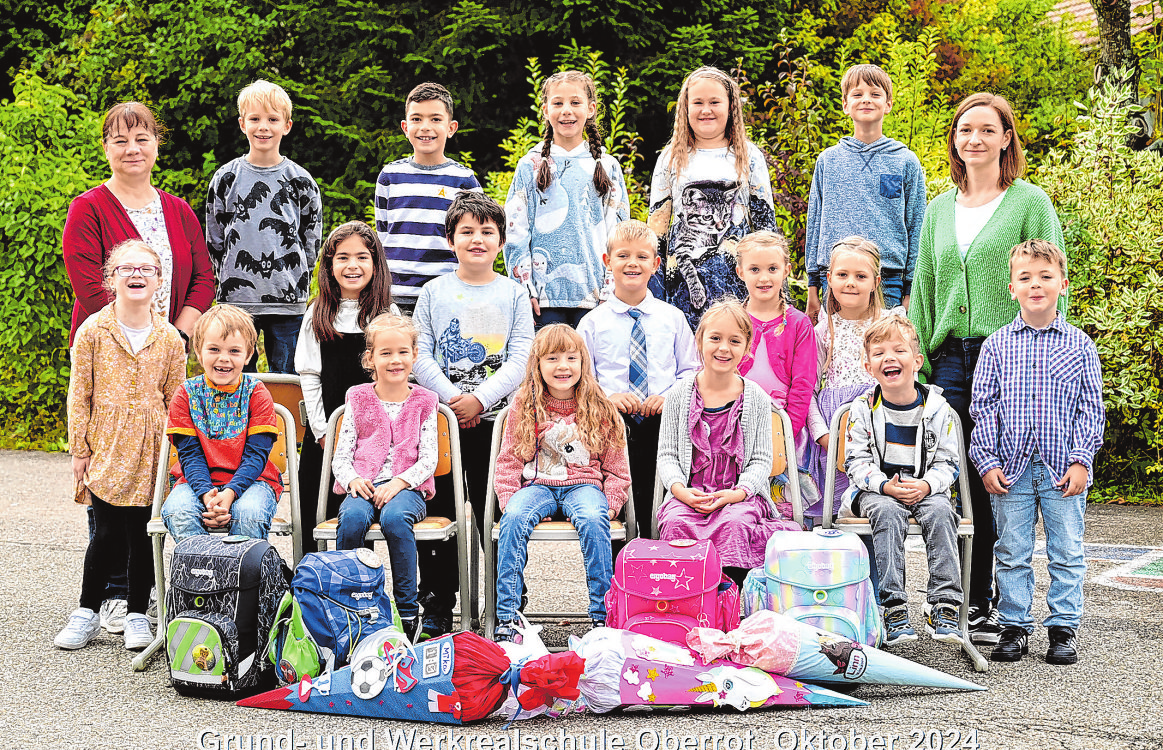 Grundschule Oberrot, Klasse 1/2 a, Klassenlehrerin: Klassenlehrerin Melissa Schäfer (rechts), Schulbegleiterin: Sabine Wagner Foto: Top-Fotografie Rau