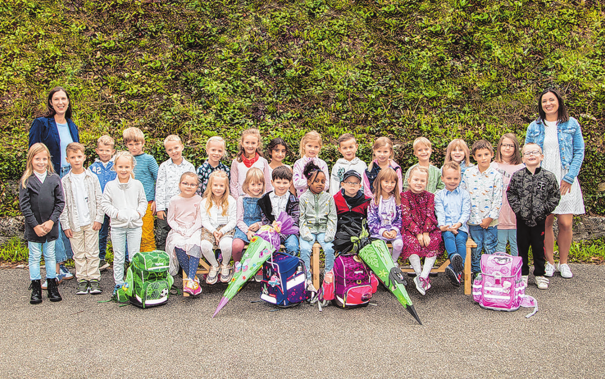 Kochertal-Grundschule Sulzbach-Laufen, Klasse 1, Klassenlehrerinnen: Katharina Buchhofer (links), Maren Schnabel Foto: Studio Stephanie Photographie