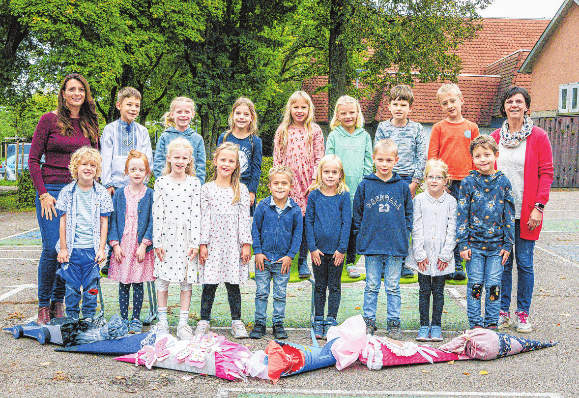 Breit-Eich-Grundschule Schwäbisch Hall - Außenstelle Gailenkirchen, Klasse lc - Klassenlehrerin: Kathleen Hirschmann (links), Schulbegleiterin: Annette Schwarz Foto: Patricia Malak Photography