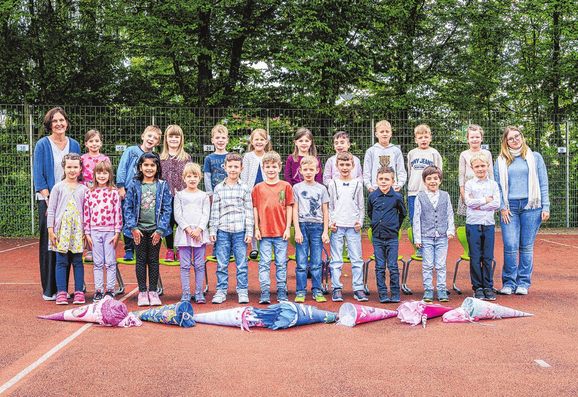 Breit-Eich-Grundschule Schwäbisch Hall in Gottwollshausen, Klasse la - Klassenlehrerin: Elke Schumacher-Hermann (links), Schulbegeleiterin: Nele Blanck Foto: Patricia Malak Photography