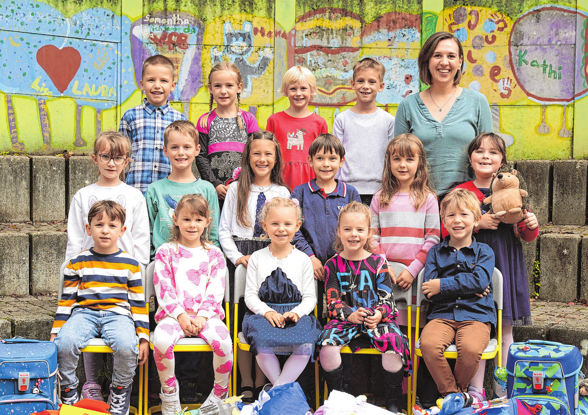 Grundschule Braunsbach, Klasse 1b - Klassenlehrerin: Lena Trenz Foto: Top-Fotografie Rau